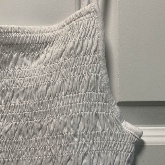 Fashionable smocking knit straps top - Picture 2 of 8